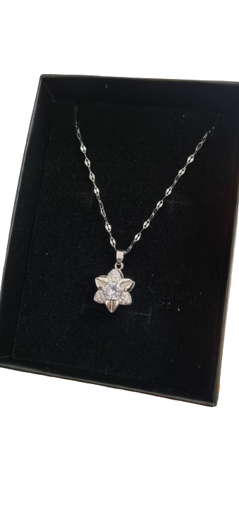 COLLAR GIRATORIO EN FLOR PLATEADA ZIRCON
